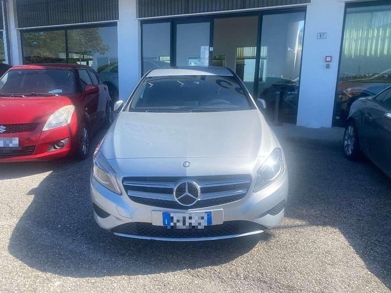 Usata Mercedes A180 109 CV (80 kW) 2013 Argento Berlina