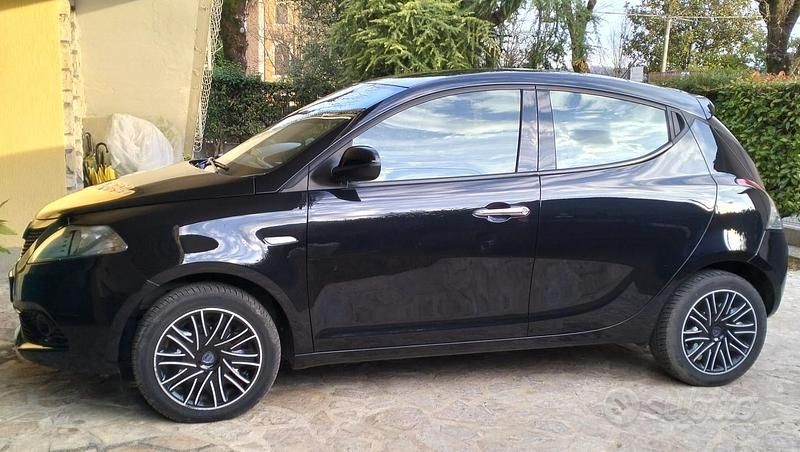Nero Usata 2018 Lancia Ypsilon Gold Due volumi | 8500 € (Buon prezzo) - Immagine 1/4