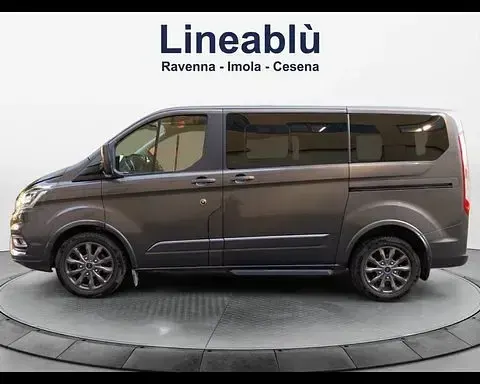 Usata Ford Tourneo Custom Titanium 170 CV (125 kW) 2022 Grigio metalizzato scuro Furgone
