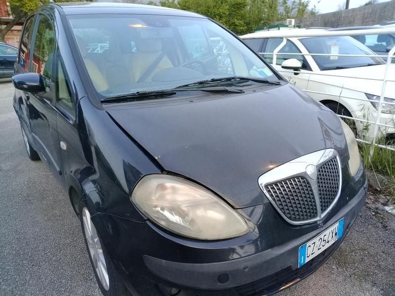 Usata Lancia Musa 89 CV (65 kW) 2006 Marrone Monovolume