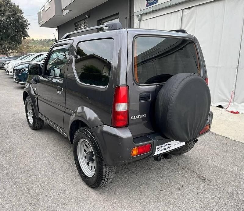 Usata Suzuki Jimny 86 CV (63 kW) 2018 Grigio SUV