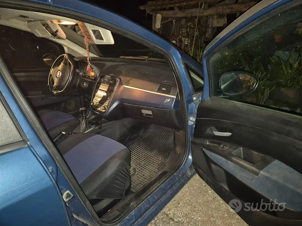 Usata Fiat Grande Punto 75 CV (55 kW) 2008 Bluazzurro Utilitaria
