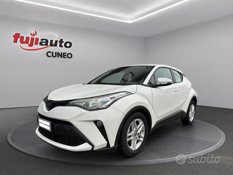 Usata Toyota C-HR Active 122 CV (89 kW) 2023 Solid white SUV
