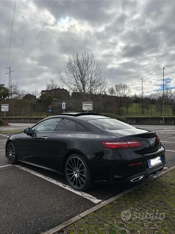 Usata Mercedes E220 Premium Plus 194 CV (142 kW) 2019 Nero Coupé