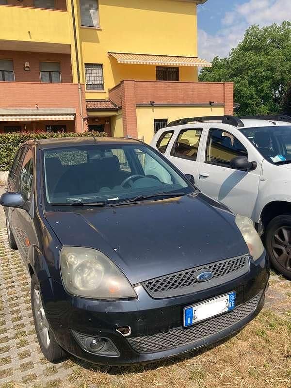 Usata Ford Fiesta Ghia 75 CV (55 kW) 2007 Blu/azzurro Utilitaria