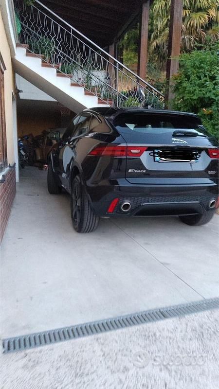 Nero Usata 2018 Jaguar E-Pace SUV | 19.500 € (Molto cara) - Immagine 1/2