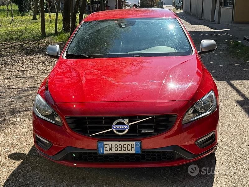Usata Volvo V60 136 CV (100 kW) 2014 Rosso Station wagon