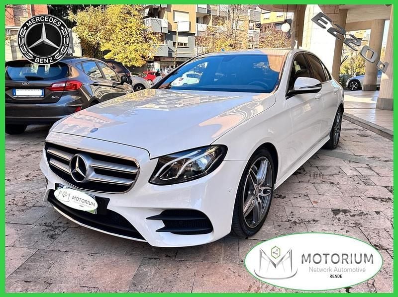 Bianco Usata 2016 Mercedes E220 Premium Plus Tre volumi | 21.500 € (Buon prezzo) - Immagine 1/4