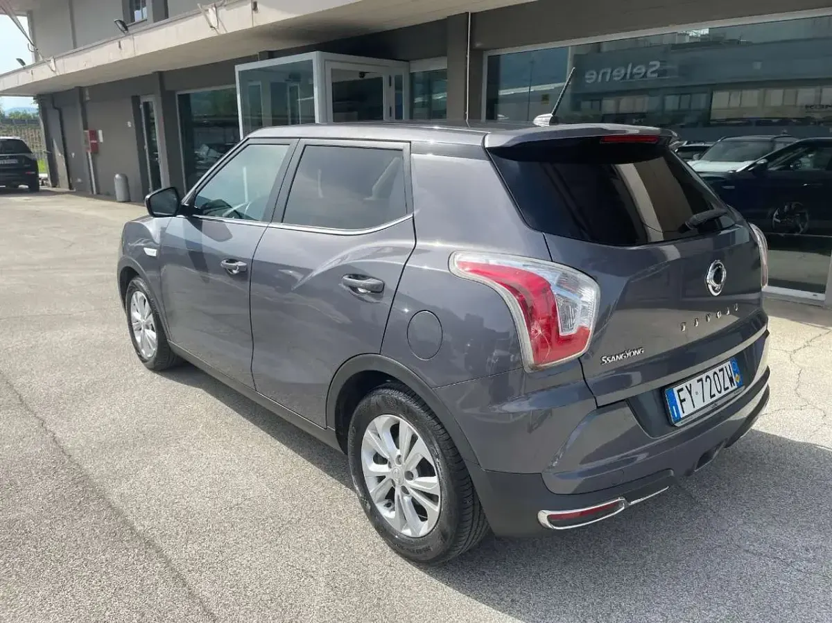 Usata SsangYong Tivoli 128 CV (94 kW) 2019 Grigio SUV