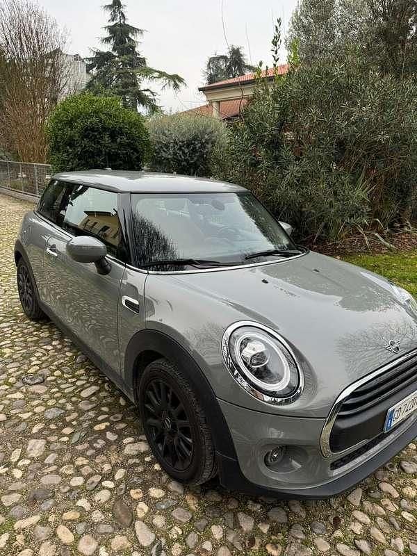 Usata Mini ONE 75 CV (55 kW) 2021 Grigio Utilitaria