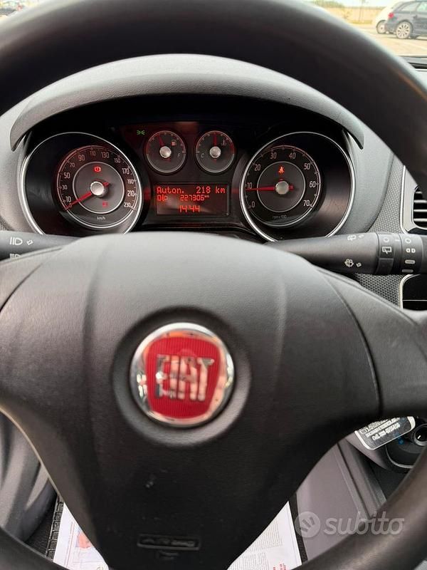 Usata Fiat Grande Punto Young 75 CV (55 kW) 2014 Bianco Utilitaria