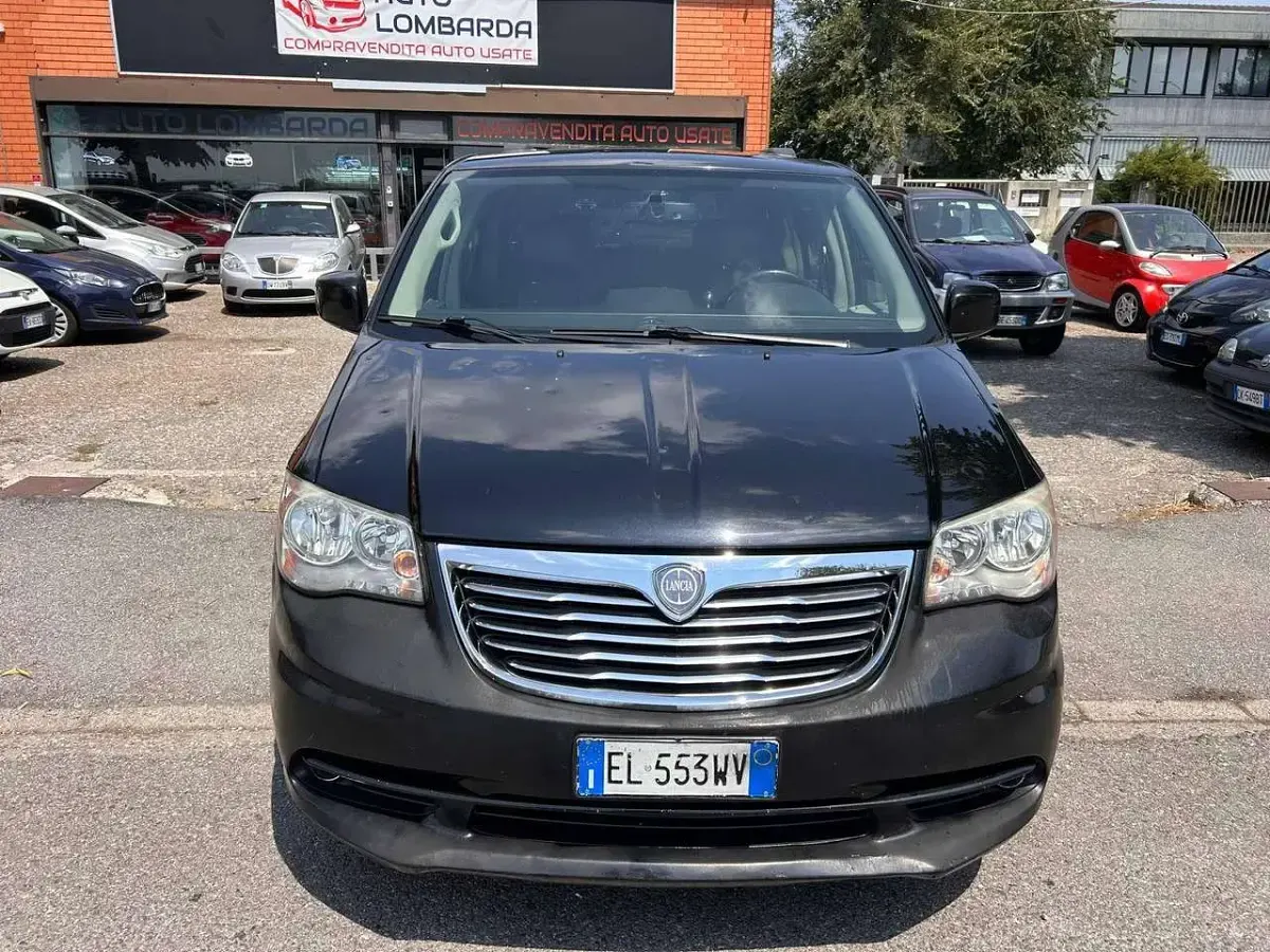 Usata Lancia Voyager Gold 163 CV (119 kW) 2012 Nero Monovolume