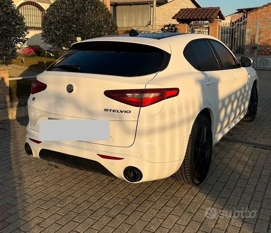 Usata Alfa Romeo Stelvio Veloce 209 CV (153 kW) 2021 Bianco SUV