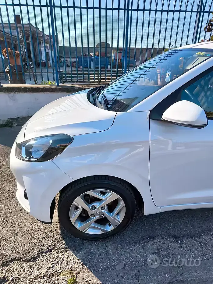 Usata Hyundai i10 67 CV (49 kW) 2023 Bianco Utilitaria