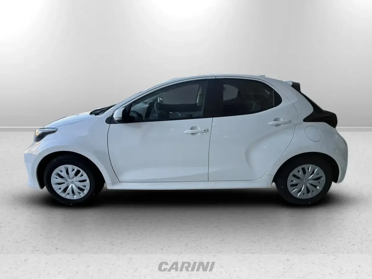 Nuova Toyota Yaris Hybrid Active 116 CV (85 kW) 2026 Bianconero Berlina