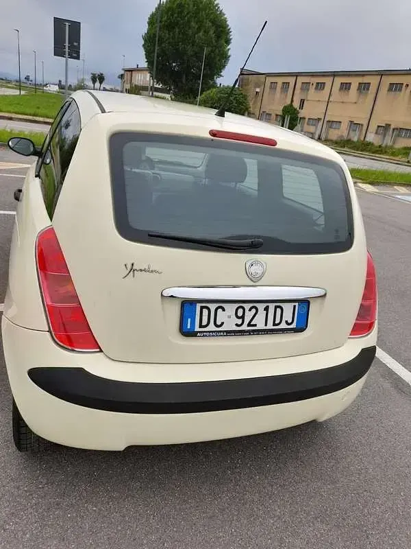 Usata Lancia Ypsilon 60 CV (44 kW) 2006 Utilitaria