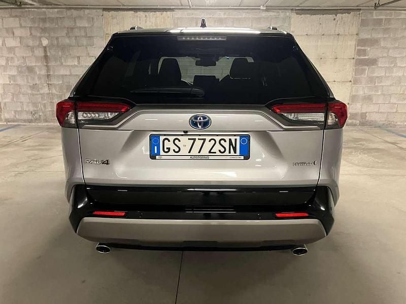 Usata Toyota RAV4 Hybrid Style 178 CV (130 kW) 2024 Argento SUV