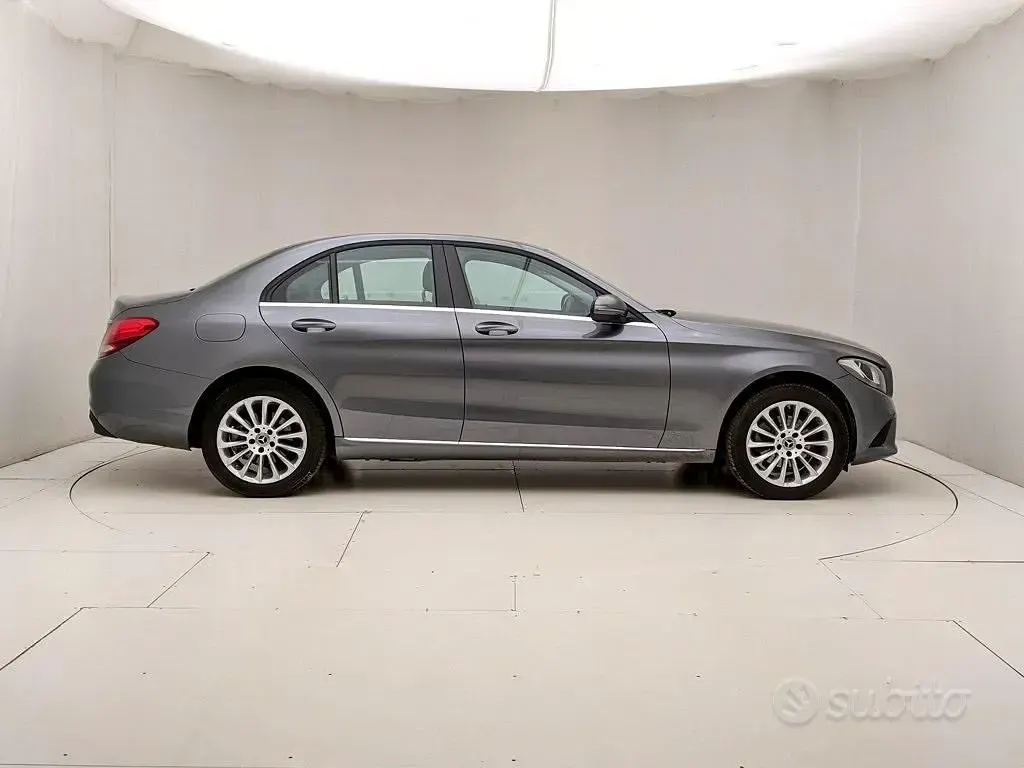 Usata Mercedes C180 Executive 122 CV (89 kW) 2021 Non disponibile Berlina