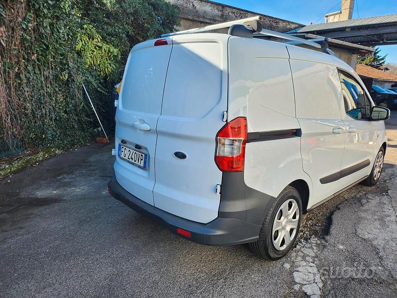 Usata Ford Courier 2016 Bianco Monovolume