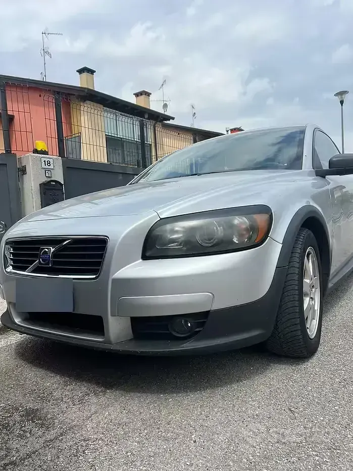 Usata Volvo C30 109 CV (80 kW) 2008 Grigio Utilitaria