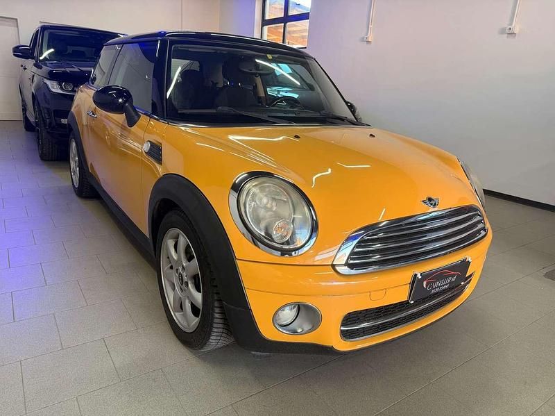 Usata Mini Cooper D 109 CV (80 kW) 2009 Giallo Utilitaria