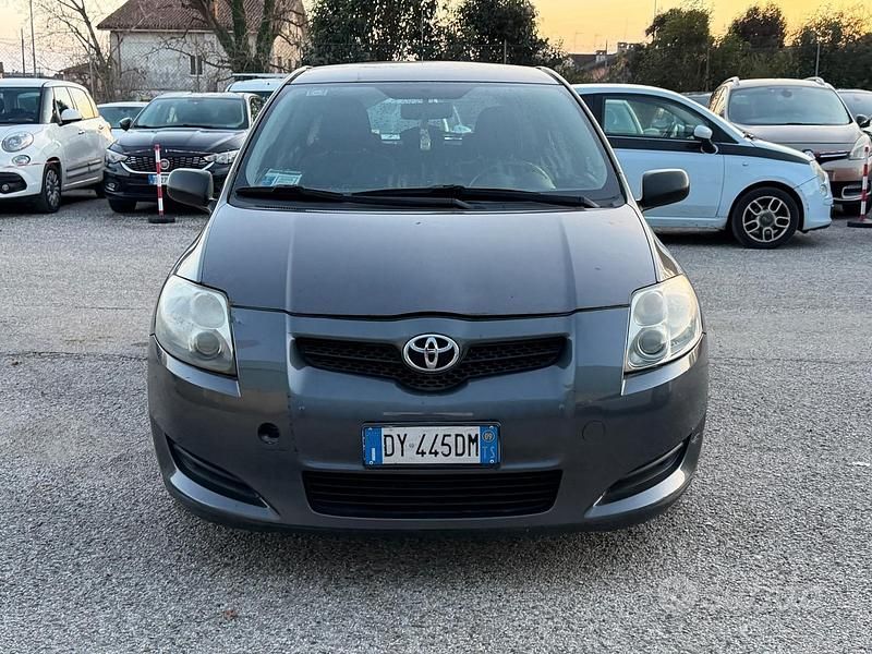 Nero Usata 2009 Toyota Auris Tre volumi | 4100 € (Buon prezzo) - Immagine 1/4