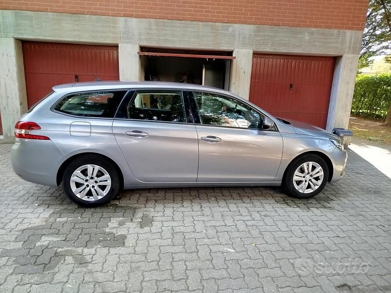Grigio Usata 2021 Peugeot 308 SW Station wagon | 14.000 € (Ottimo prezzo) - Immagine 1/4