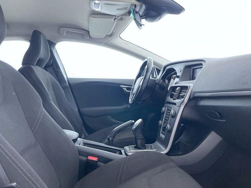 Usata Volvo V40 Kinetic 114 CV (83 kW) 2013 Bianco Utilitaria