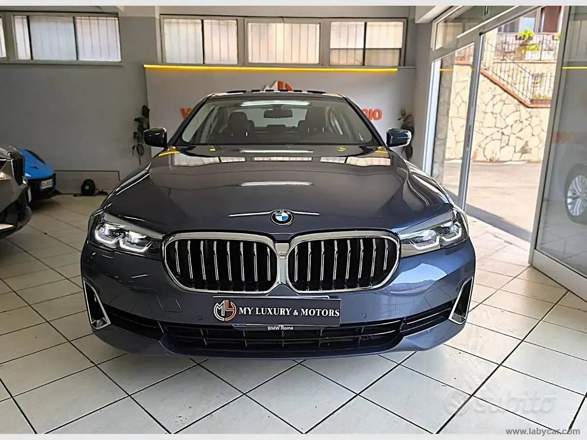 Usata BMW 530 Luxury Line 249 CV (183 kW) 2022 Blu/azzurro Berlina