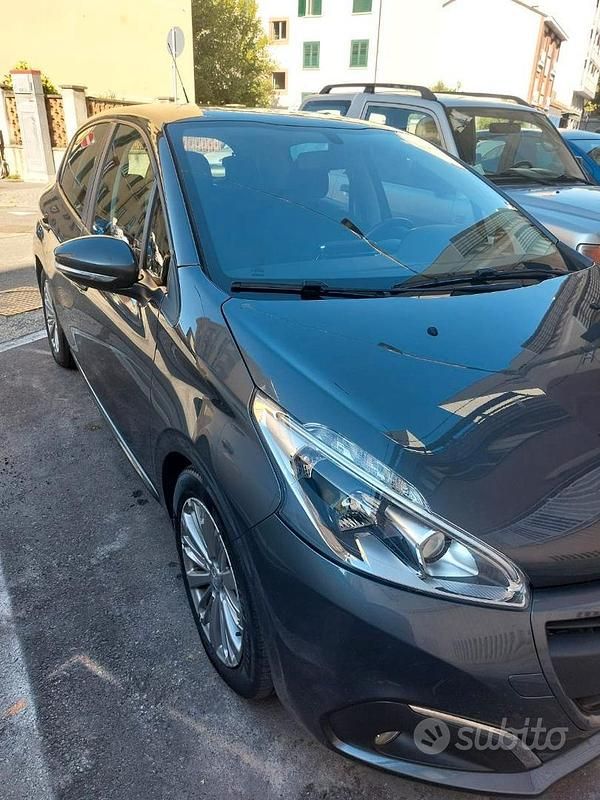Usata Peugeot 208 Active 75 CV (55 kW) 2016 Grigio Utilitaria