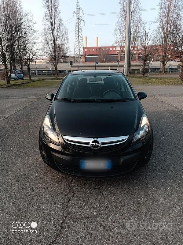Usata Opel Corsa Edition 86 CV (63 kW) 2014 Nero Utilitaria