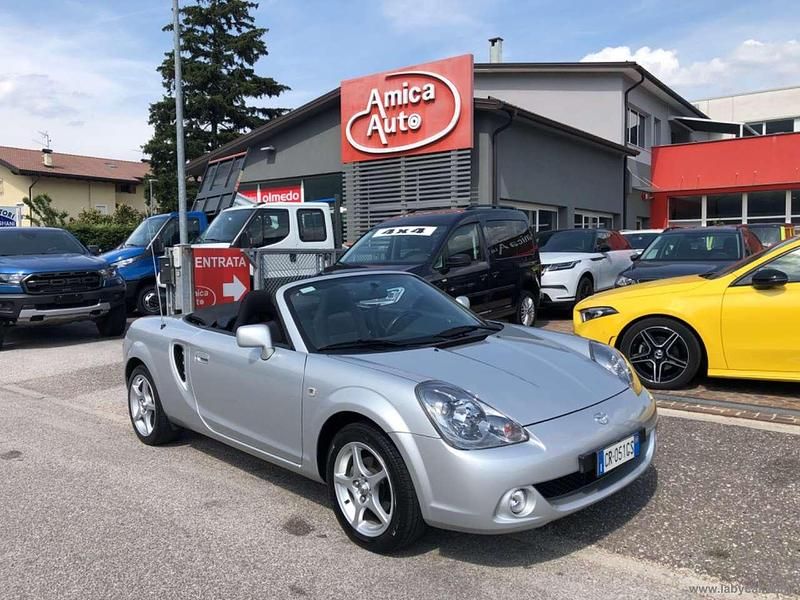 Usata Toyota MR2 140 CV (102 kW) 2004 Argento Cabrio