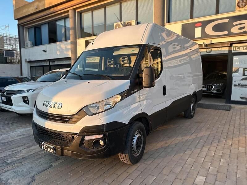 Usata Iveco Daily 136 CV (100 kW) 2018 Bianco Monovolume