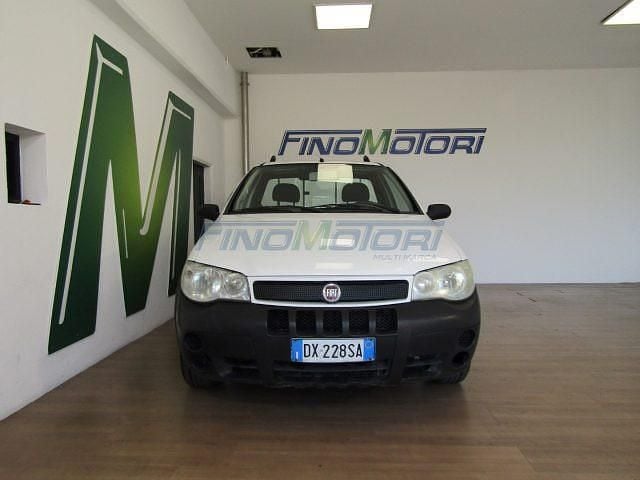 Usata Fiat Strada 84 CV (61 kW) 2009 Bianco Pick-up