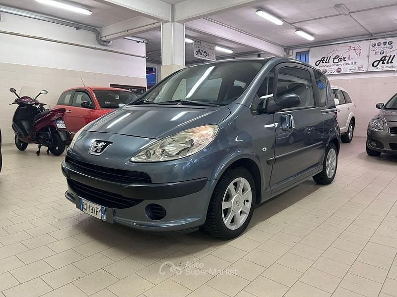 Usata Peugeot 1007 68 CV (50 kW) 2005 Argento Monovolume