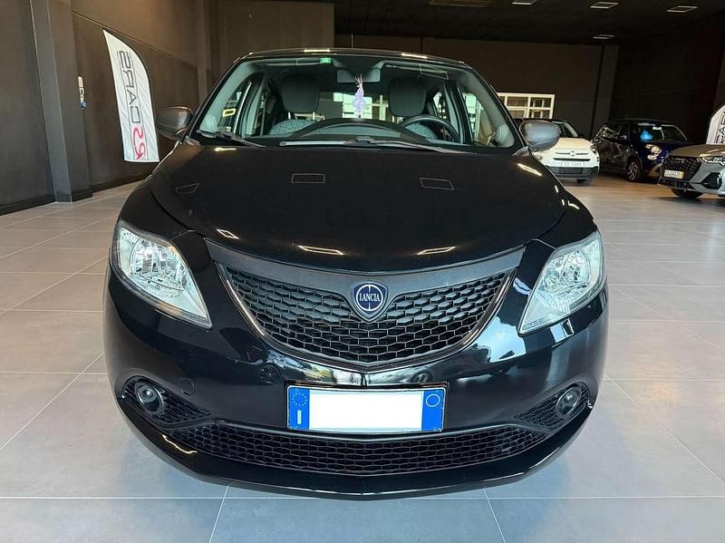 Usata Lancia Ypsilon 69 CV (50 kW) 2018 Nero Utilitaria