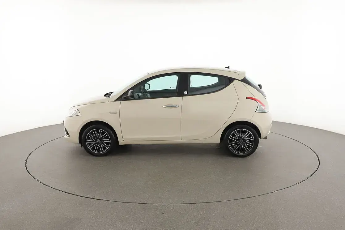 Usata Lancia Ypsilon Gold 70 CV (51 kW) 2015 Beige Utilitaria
