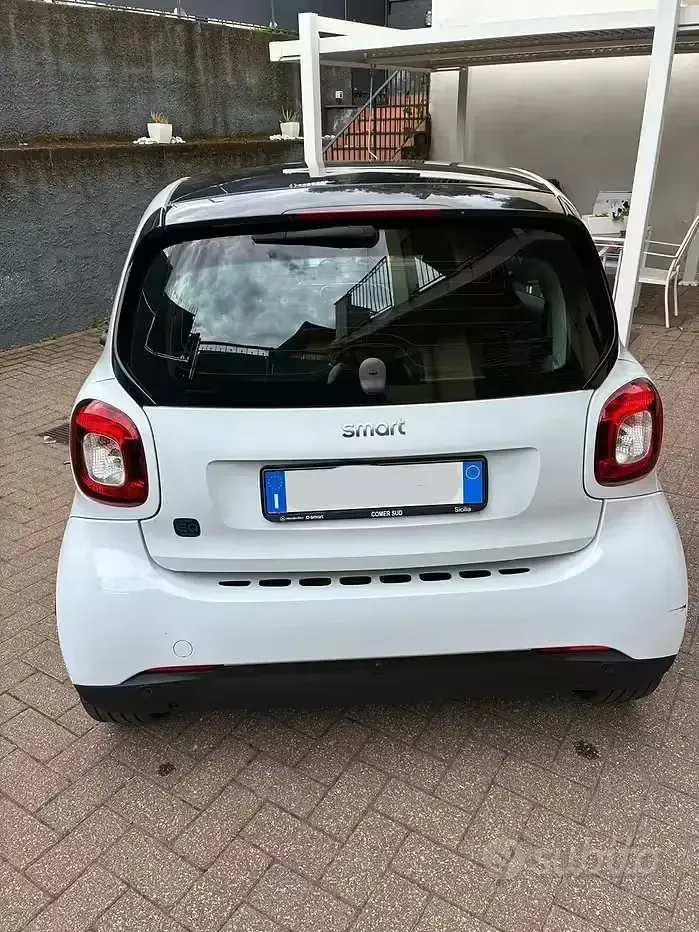 Usata Smart ForTwo Coupé 41 kW (56 CV) 2023 Bianco Utilitaria