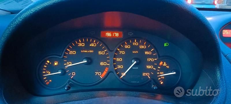 Usata Peugeot 206 2002 Grigio Utilitaria