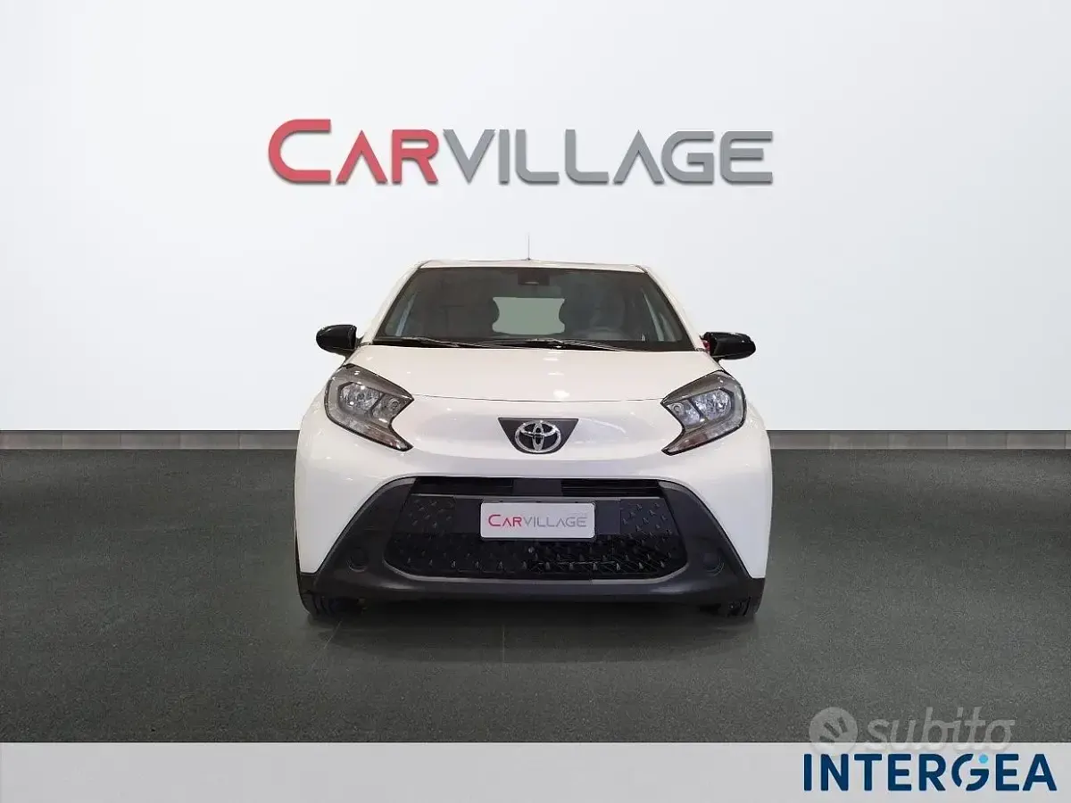 Usata Toyota Aygo X Active 72 CV (52 kW) 2025 Bianco SUV
