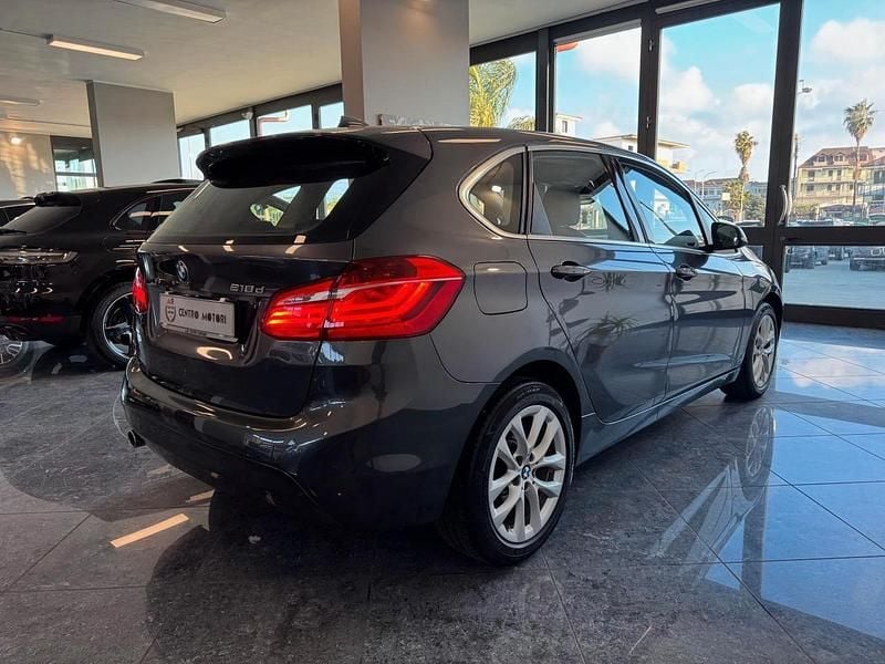Begagnad BMW 218 Active Tourer Sport Line 150 HK (110 kW) 2017 Gul Minibuss