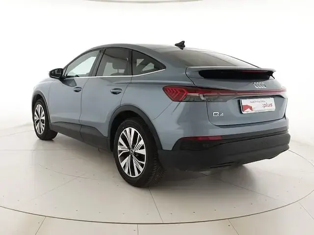 Usata Audi Q4 Sportback e-tron Business 150 kW (204 CV) 2023 Blu geyser metallizzato SUV