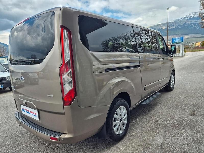 Usata Ford Tourneo Titanium 170 CV (125 kW) 2018 Grigio Monovolume