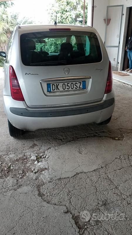 Usata Lancia Musa 90 CV (66 kW) 2007 Grigio Monovolume
