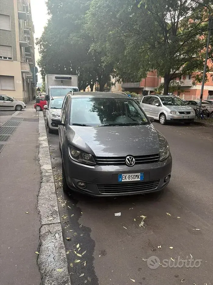 Usata VW Touran 105 CV (77 kW) 2011 Grigio Monovolume