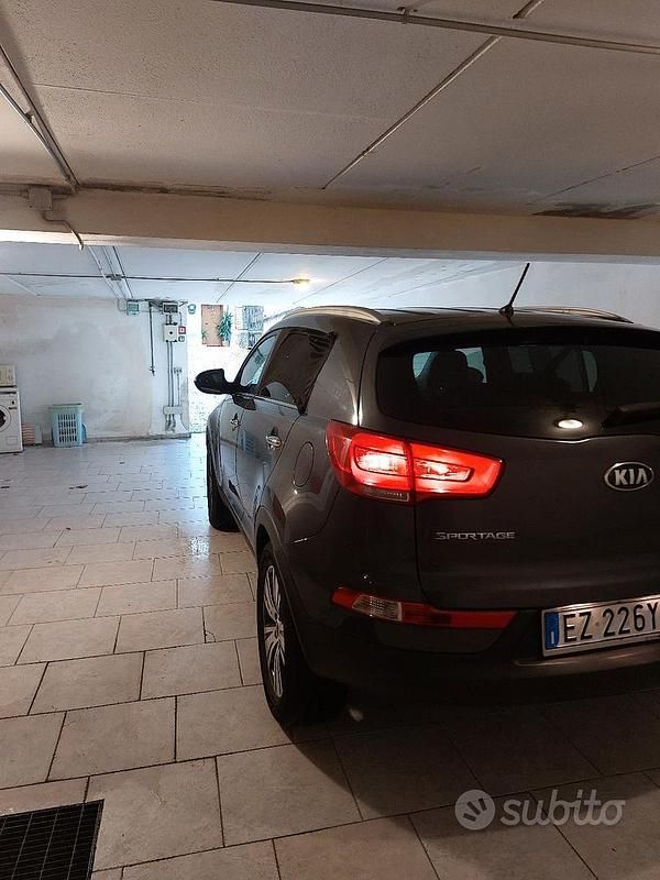 Grigio Usata 2015 Kia Sportage SUV | 9700 € (Buon prezzo) - Immagine 1/4