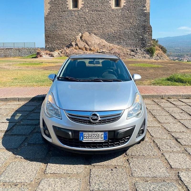 Usata Opel Corsa Edition 75 CV (55 kW) 2013 Grigio Utilitaria