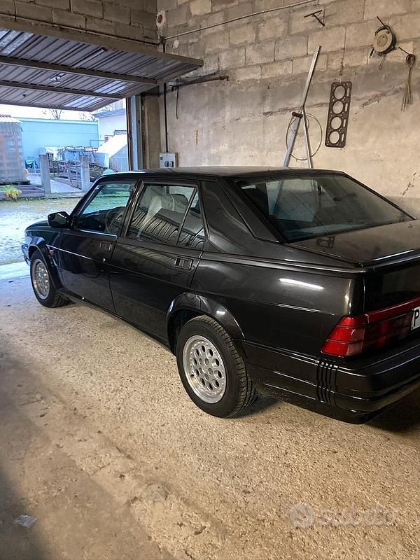 Usata Alfa Romeo 75 Edizione Speciale 155 CV (114 kW) 1990 Nero Berlina