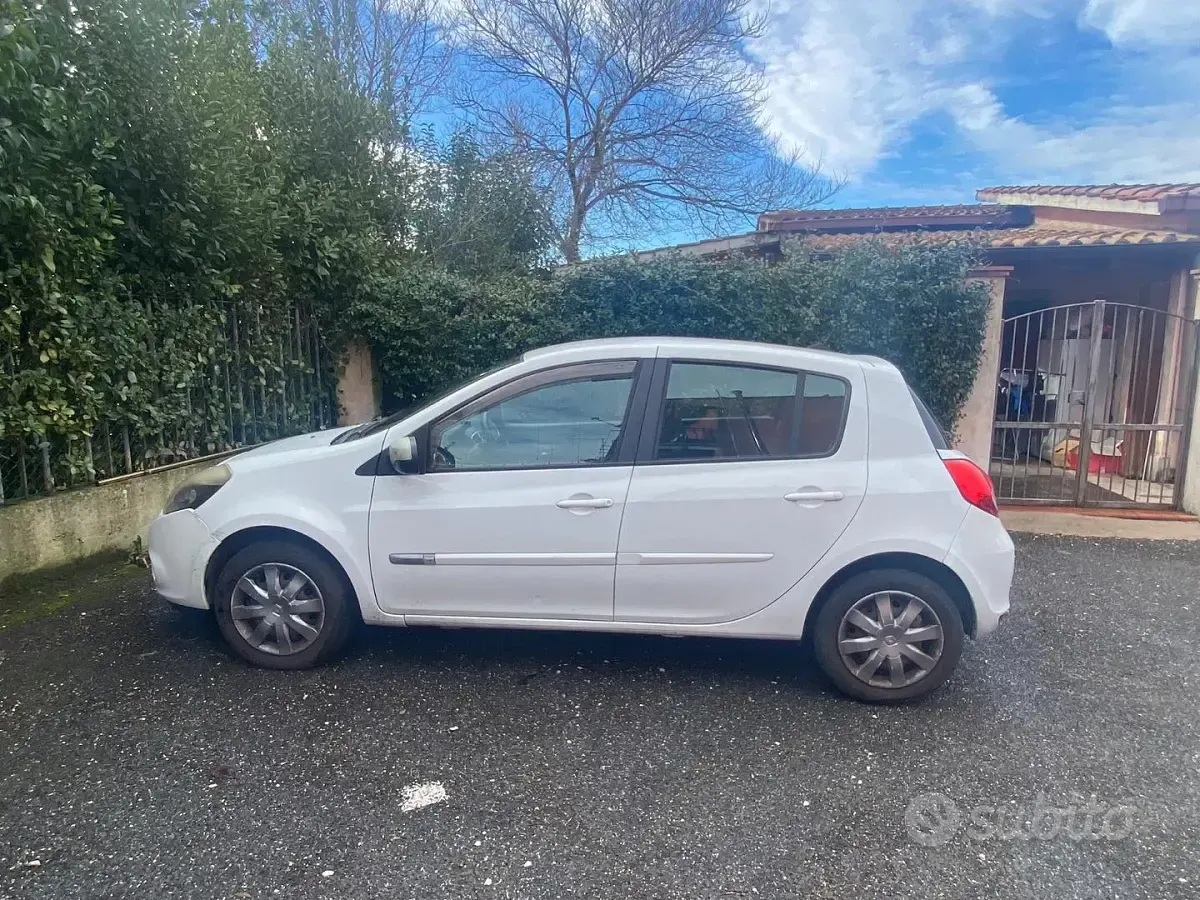 Usata Renault Clio 58 CV (42 kW) 2012 Bianco Berlina