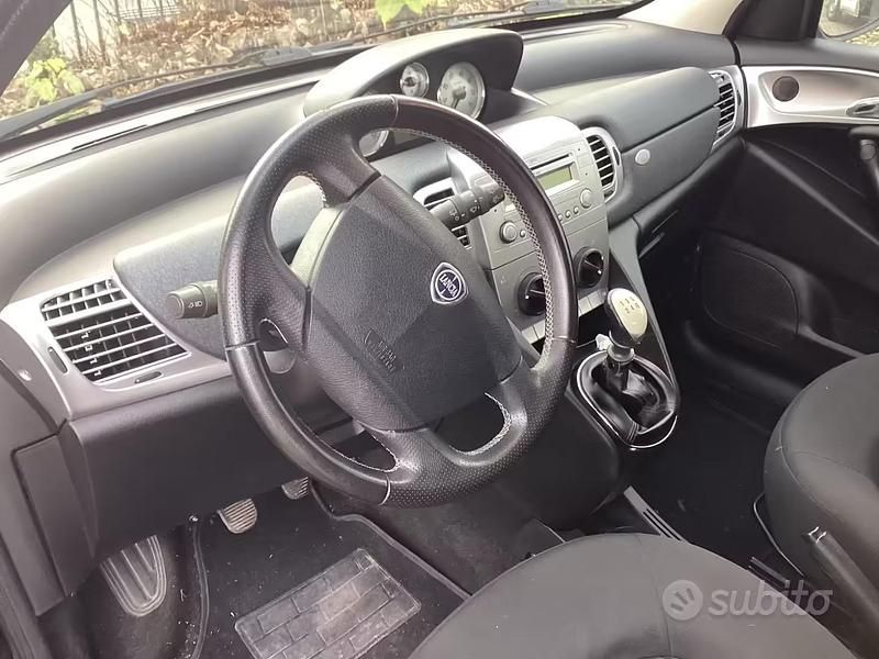 Usata Lancia Ypsilon 69 CV (50 kW) 2010 Nero Utilitaria